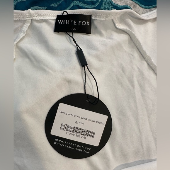 White Fox Boutique Long Sleeve Cropped Top - Picture 1 of 3